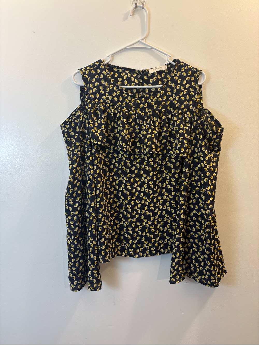 Floral cold shoulder Ruffle Top